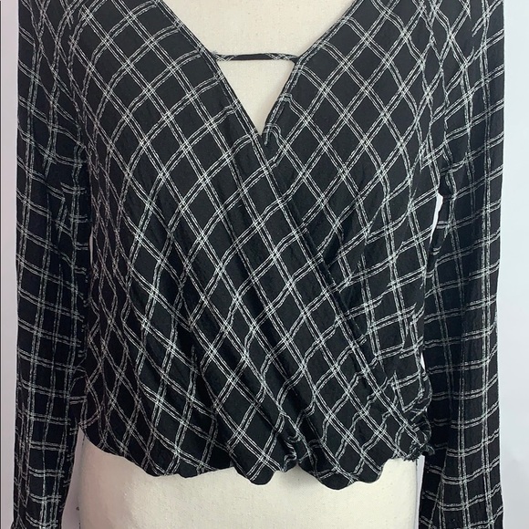 Urban outfitters long sleeve faux wrap top - Picture 2 of 4